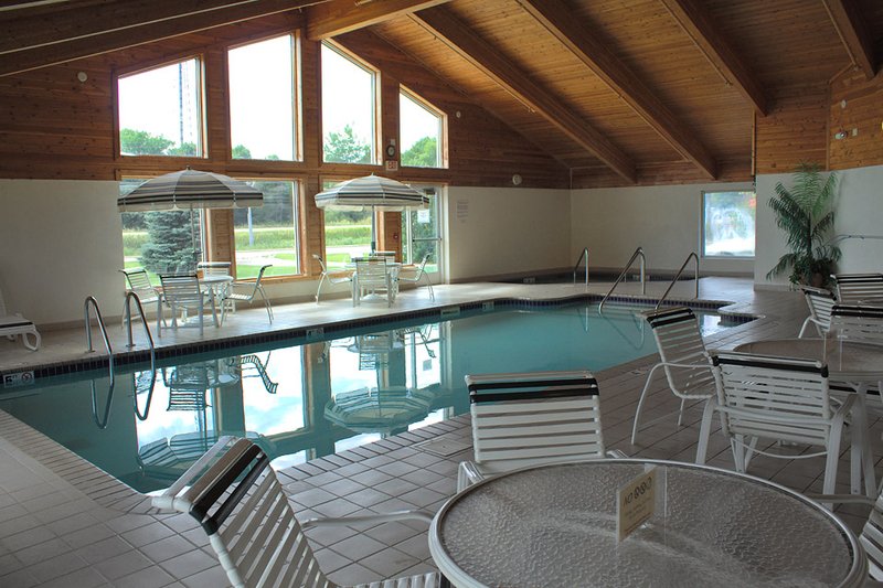 Annandale Lodge & Suites - Annandale, MN