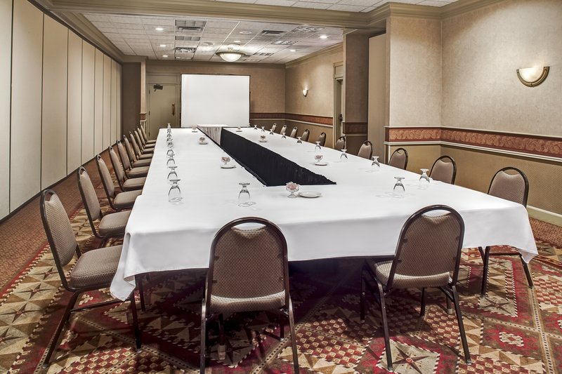 Radisson Hotel & Conference Center Coralville-Iowa City - Coralville, IA