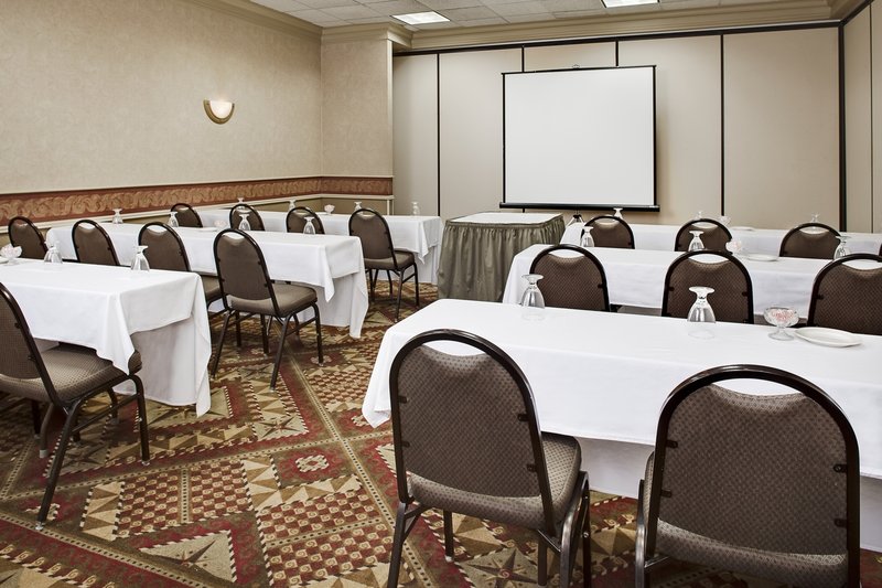 Radisson Hotel & Conference Center Coralville-Iowa City - Coralville, IA