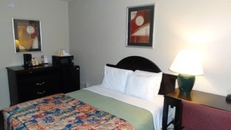 Days Inn - Petoskey, MI