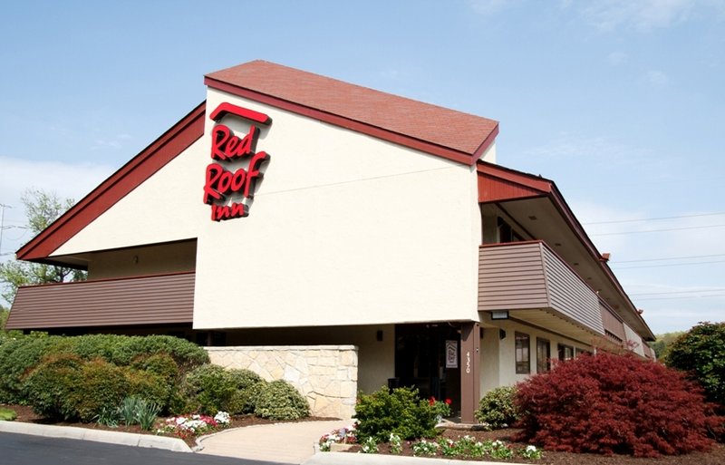 Red Roof Plus+ Philadelphia Airport - Essington, PA