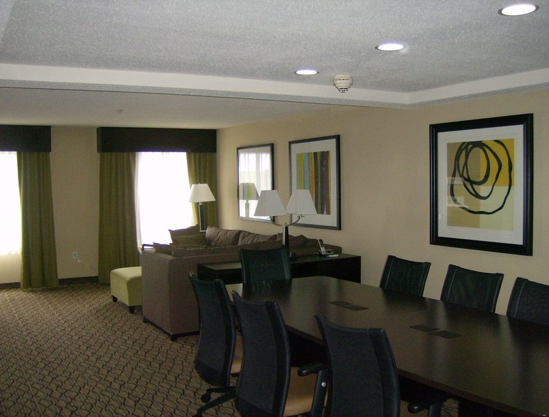 Holiday Inn Express & Suites ROSEVILLE - Harper Woods, MI
