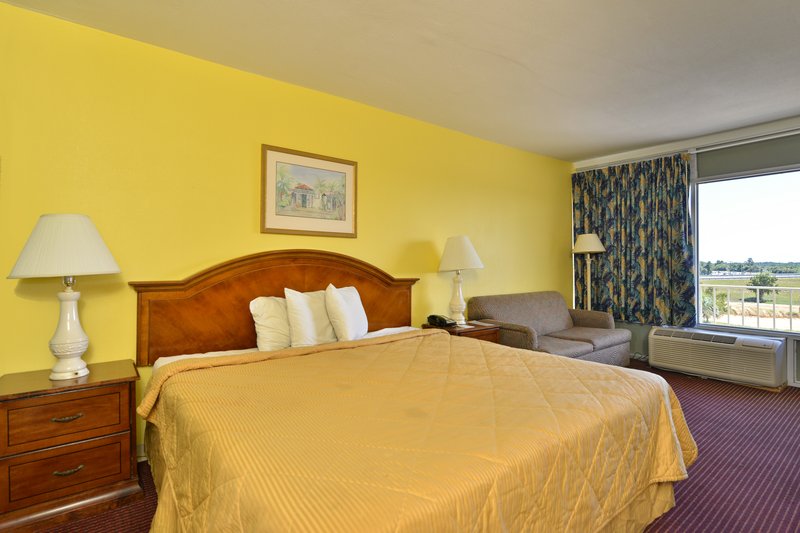 Econo Lodge Space Center - Cocoa, FL