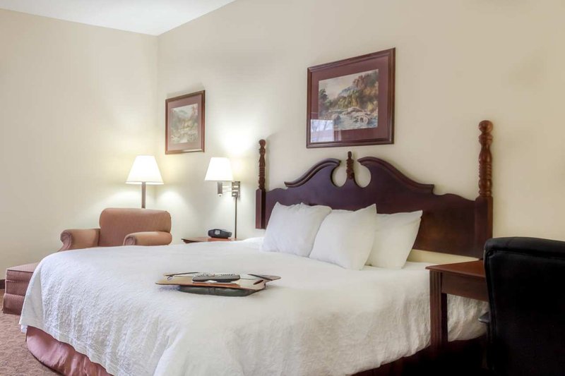 Hampton Inn Dickson - Dickson, TN