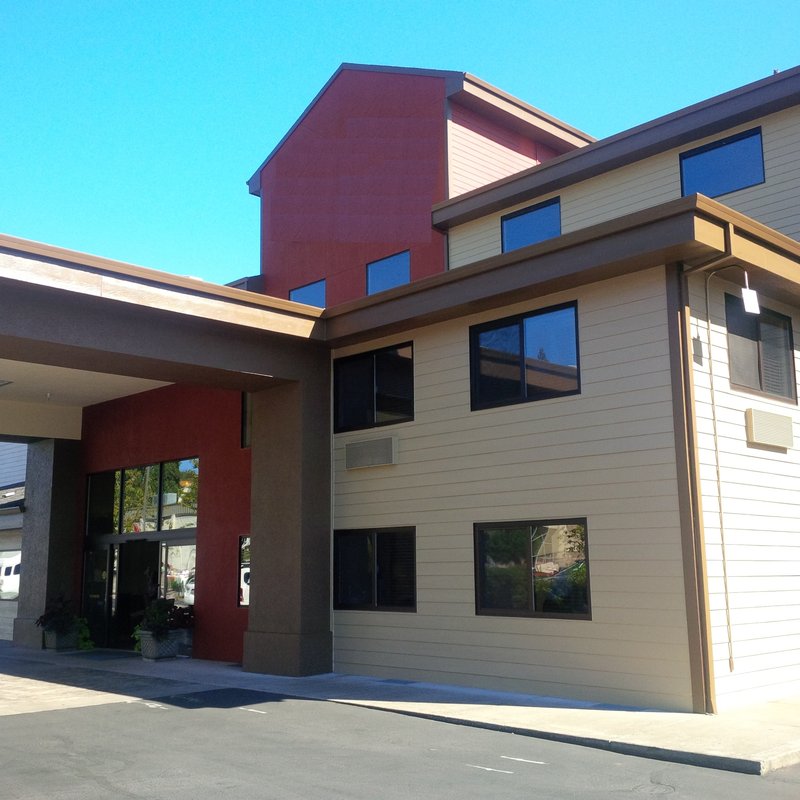 Oxford Suites Gladstone - Gladstone, OR