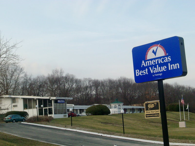Americas Best Value Inn - Smithtown, NY