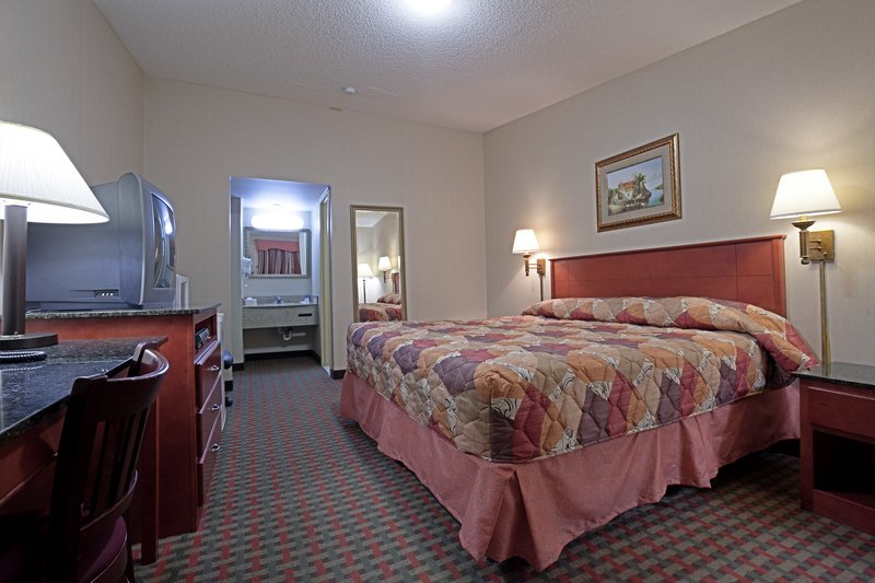 Americas Best Value Inn - Smithtown, NY