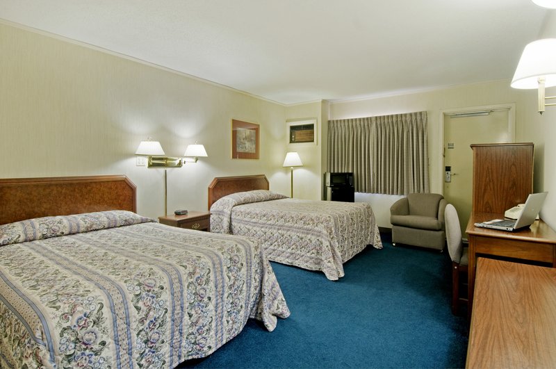 Americas Best Value Inn - Waverly, IA