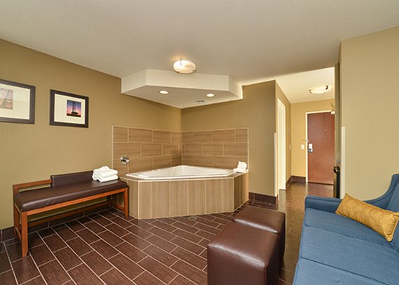Comfort Suites - Minot, ND