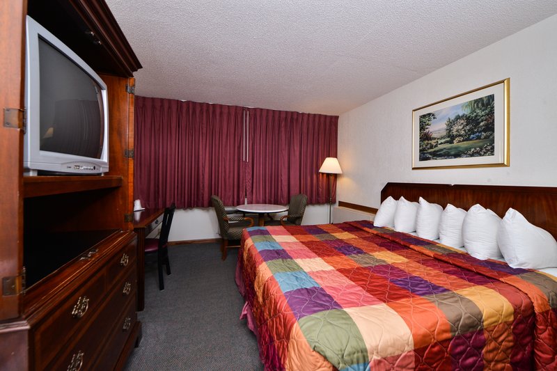 Americas Best Value Inn - Albert Lea, MN