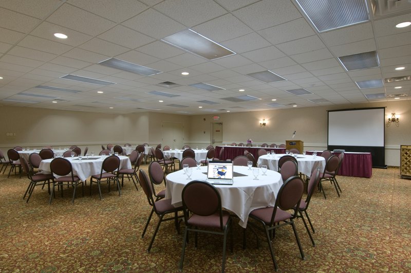 Americas Best Value Inn - Albert Lea, MN