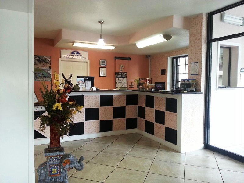 Americas Best Value Inn - Lawrenceburg, TN