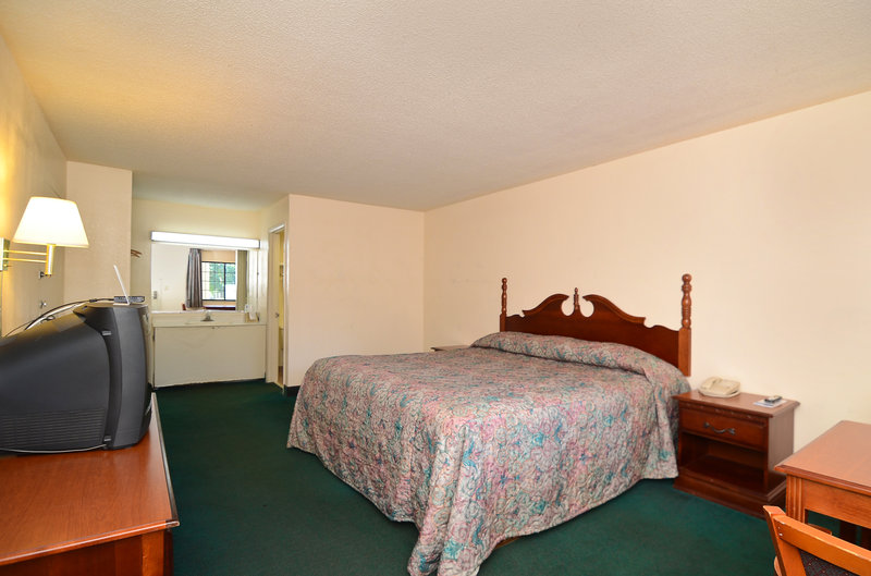 Americas Best Value Inn - Hermitage, TN