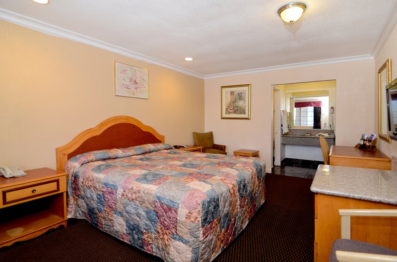Americas Best Value Inn - Corona, CA
