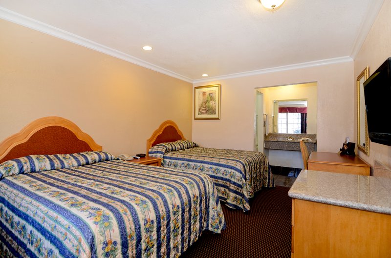 Americas Best Value Inn - Corona, CA