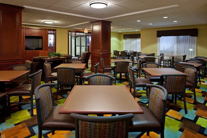 Holiday Inn Express GROVE CITY (OUTLET CENTER) - Mercer, PA