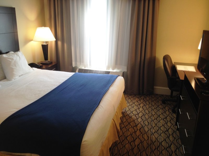 Holiday Inn Express & Suites MERRIMACK - Merrimack, NH