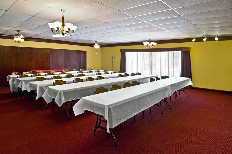 Americas Best Value Inn & Suites-Hesston - Hesston, KS
