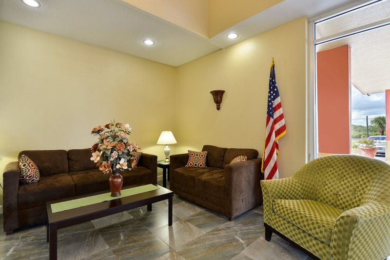 Econo Lodge Space Center - Cocoa, FL