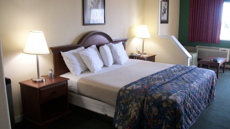 Americas Best Value Inn - Waller, TX