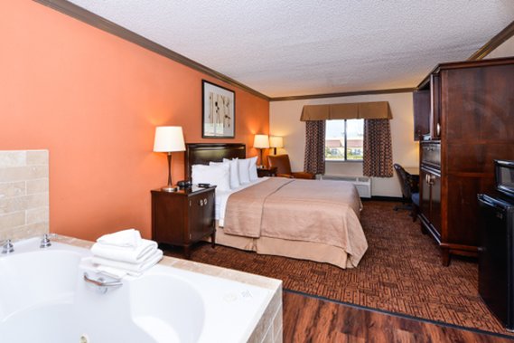 Quality Inn & Suites - Beaumont, TX