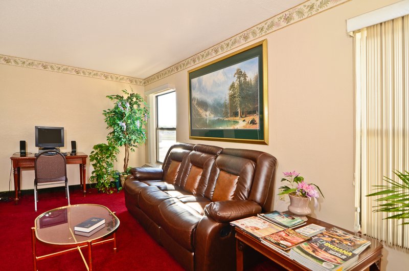 Americas Best Value Inn - Warren, IN