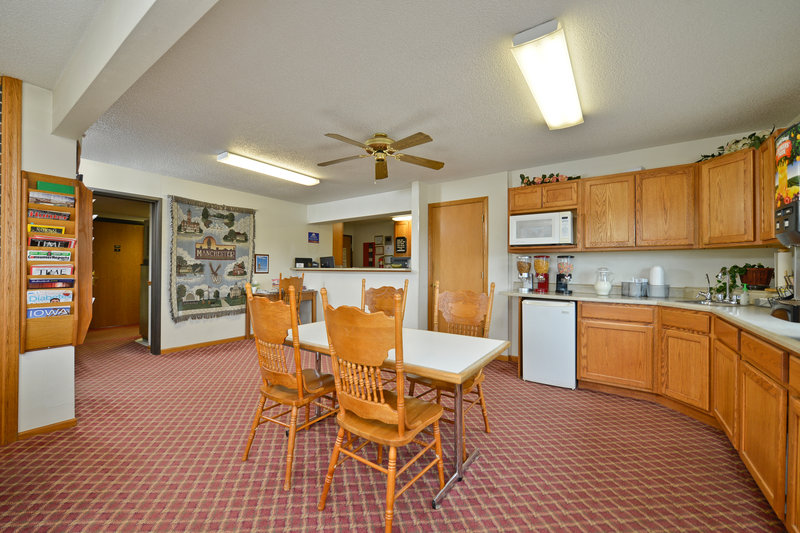 Americas Best Value Inn & Suites-Manchester - Manchester, IA