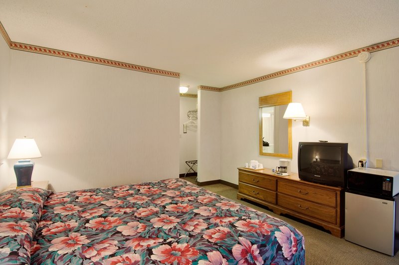 Americas Best Value Inn Cleveland Airport - Brook Park, OH