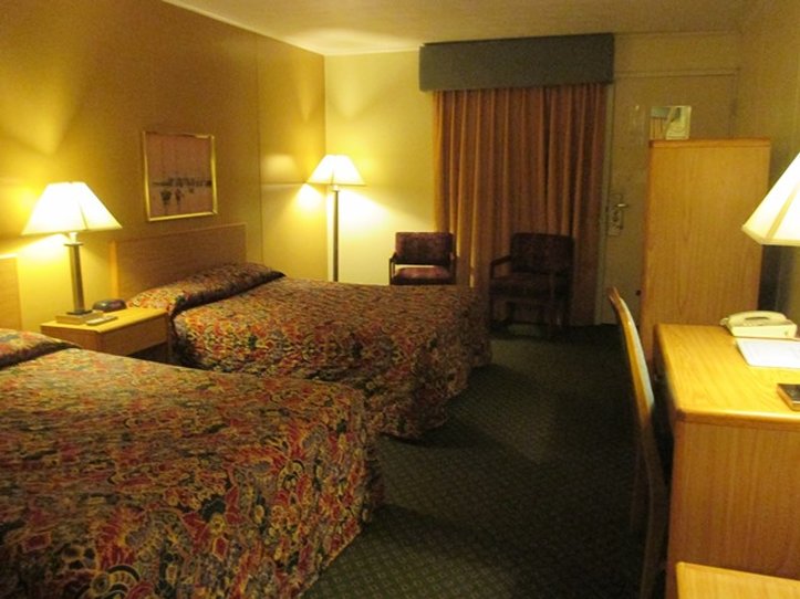 Red Carpet Inn & Suites - Ebensburg, PA