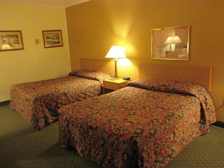 Red Carpet Inn & Suites - Ebensburg, PA