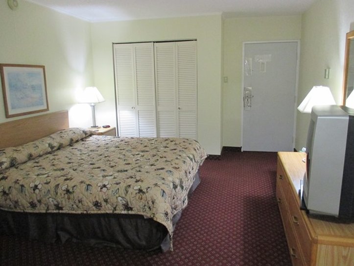 Red Carpet Inn & Suites - Ebensburg, PA