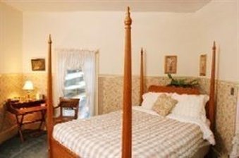 Inn At Grey Gables B & B - Charlevoix, MI