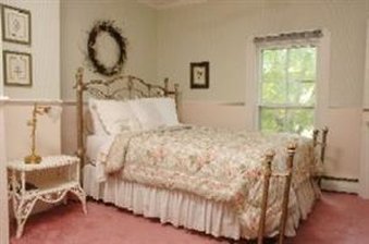 Inn At Grey Gables B & B - Charlevoix, MI