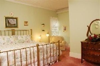 Inn At Grey Gables B & B - Charlevoix, MI