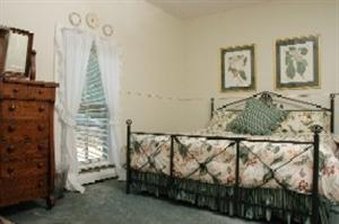 Inn At Grey Gables B & B - Charlevoix, MI