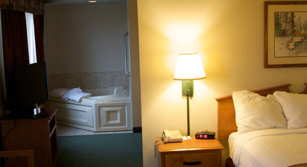 Americinn - Manitowoc, WI