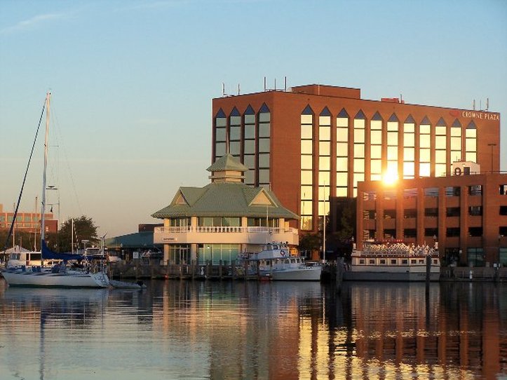 Crowne Plaza Hampton Marina - Hampton, VA