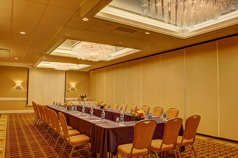 Holiday Inn Danbury-Bethel @ I-84 - Danbury, CT