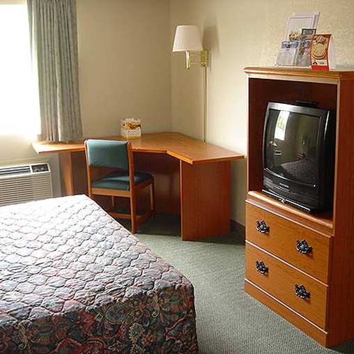 Howard Johnson Inn Pensacola Fl - Pensacola, FL