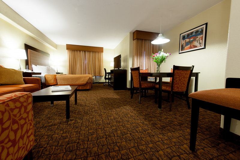 BEST WESTERN Escondido Hotel - Escondido, CA