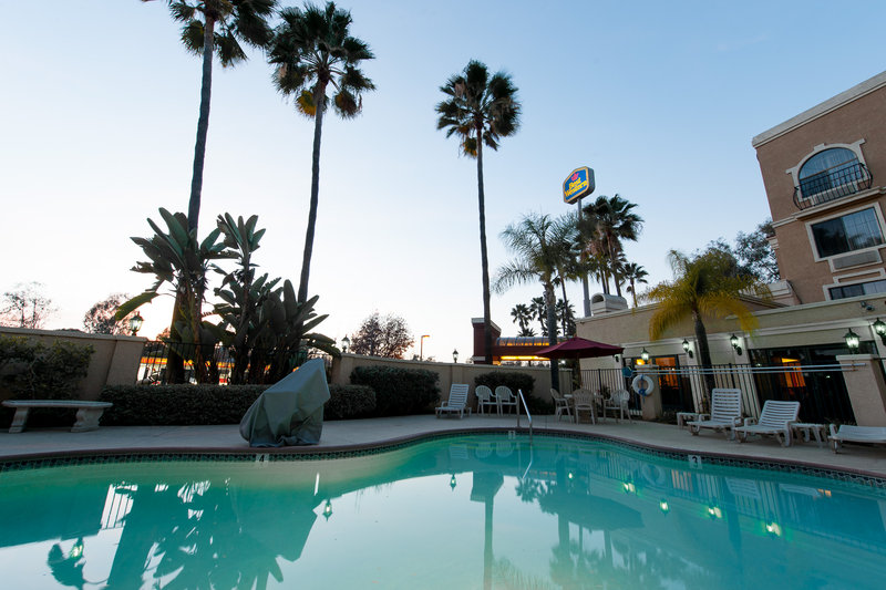 BEST WESTERN Escondido Hotel - Escondido, CA