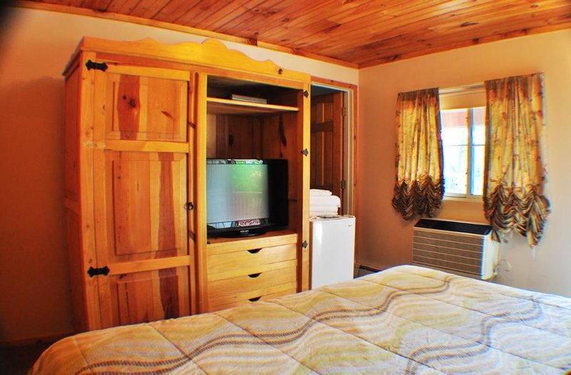 Valley Brook Inn and Cottages - Wurtsboro, NY