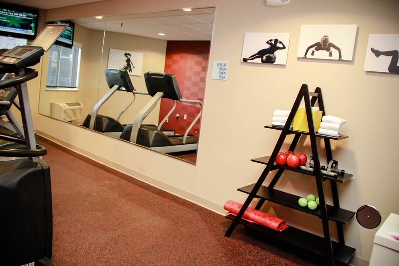 Holiday Inn Express Colorado Springs Airport - Colorado Springs, CO