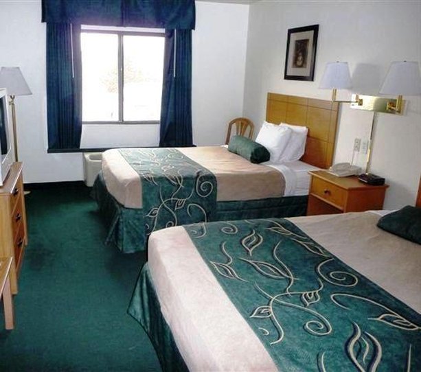 Oak Tree Inn - Clinton, IA