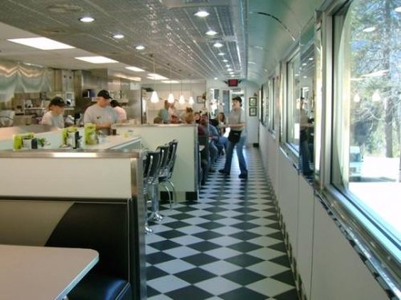 Oak Tree Inn & Penny's Diner - Dunsmuir, CA