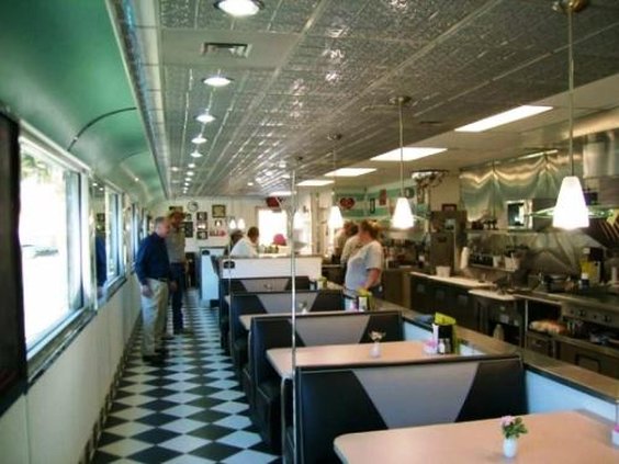 Oak Tree Inn & Penny's Diner - Dunsmuir, CA