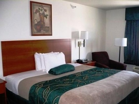 Oak Tree Inn & Penny's Diner - Dunsmuir, CA