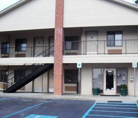 Oak Tree Inn - Livonia, LA