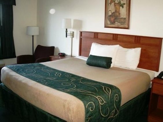 Oak Tree Inn - Yermo, CA