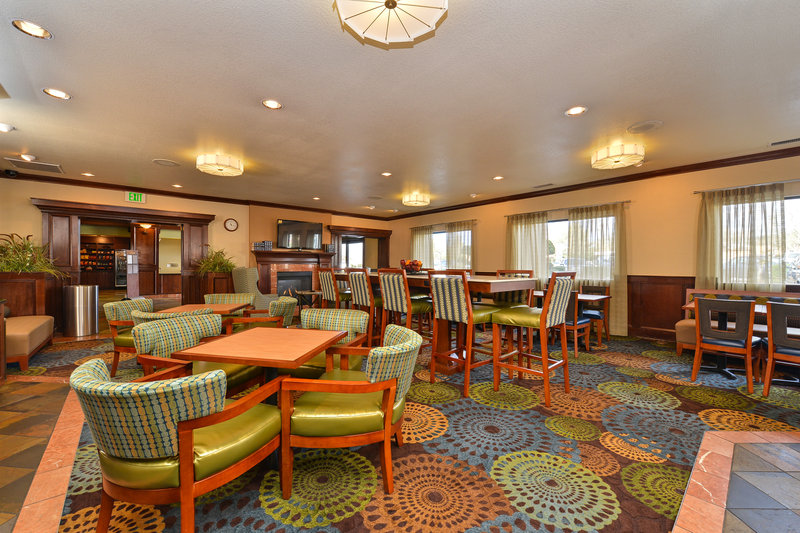 Oxford Suites Gladstone - Gladstone, OR